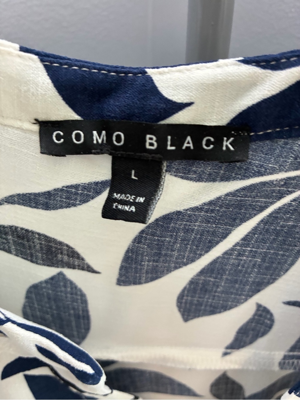 Como Black Navy & White Leaf-Print Blouse